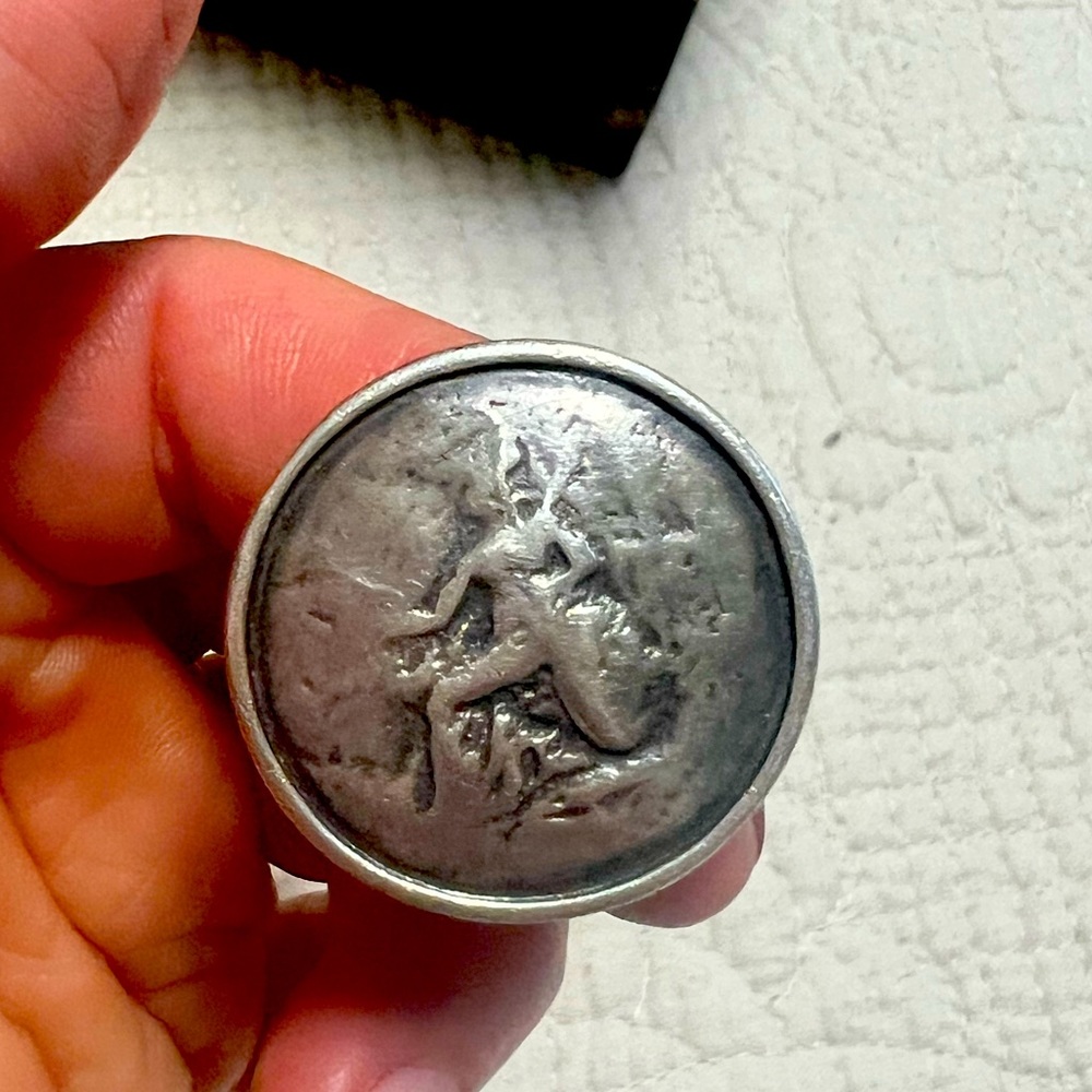 Gorgeous Silpada statement coin ring